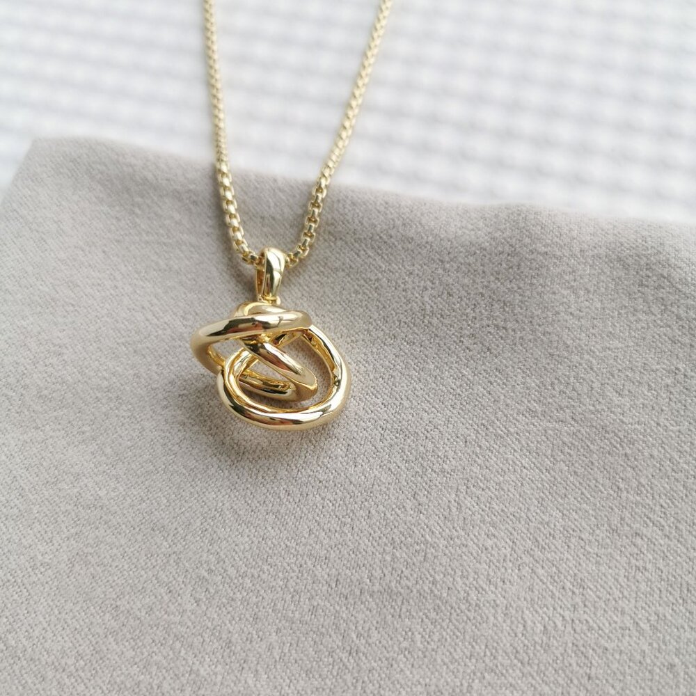 Kendra Scott Gold Knot Necklace